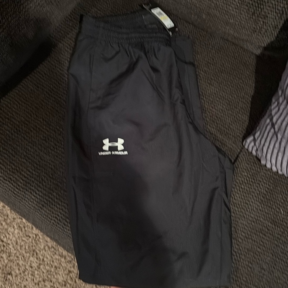 Under Armour Men’s Medium Loose Woven/ athletic Pants - Blk